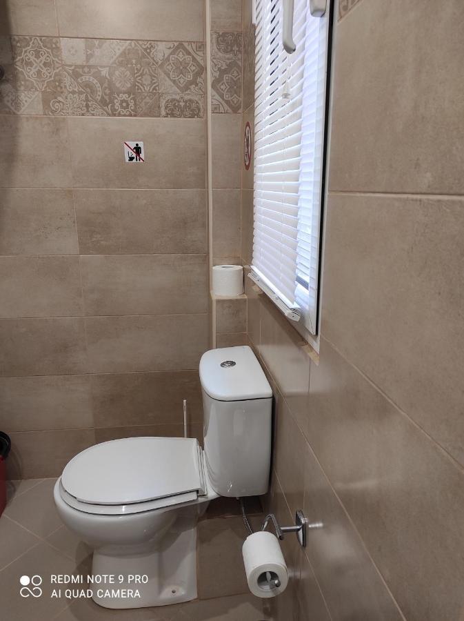 Ladadika New 4 *